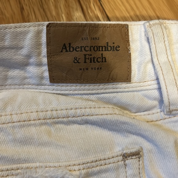 Abercrombie & Fitch white shorts - Picture 3 of 3
